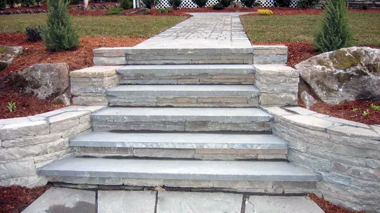 استفاده از سنگ در پله ها