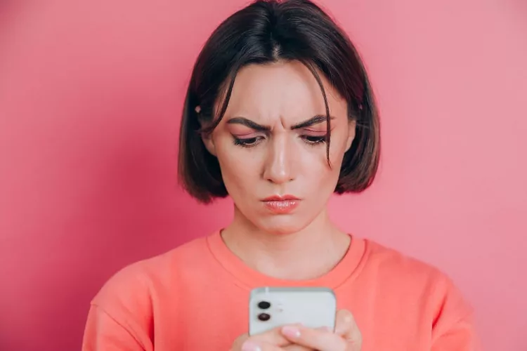 چرا صفحه گوشی پرپر میزند