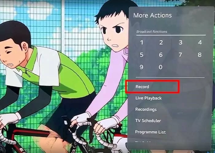 در تلویزیون ال جی،‌ می‌توان با زدن دکمه Record روی کنترل ریموت، فرایند ضبط را انجام داد.