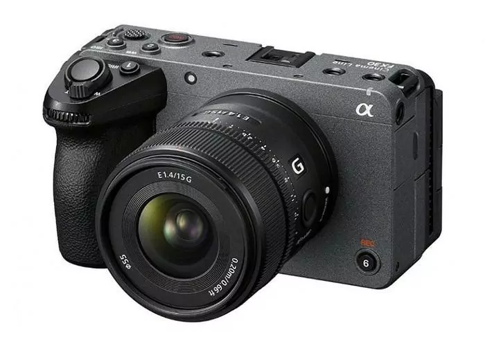 دوربین sony FX3 قابلیت فوکوس خودکار بسیار سریعی دارد.