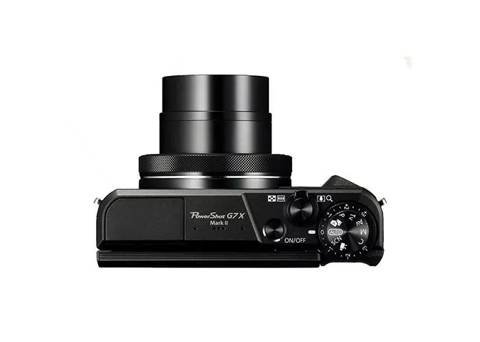 صفحه نمایش دوربین Canon G7 X Mark III قابلیت چرخش دارد؛ از این رو برای بلاگری مناسب است.