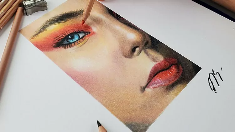 مداد رنگی طراحی چهره 