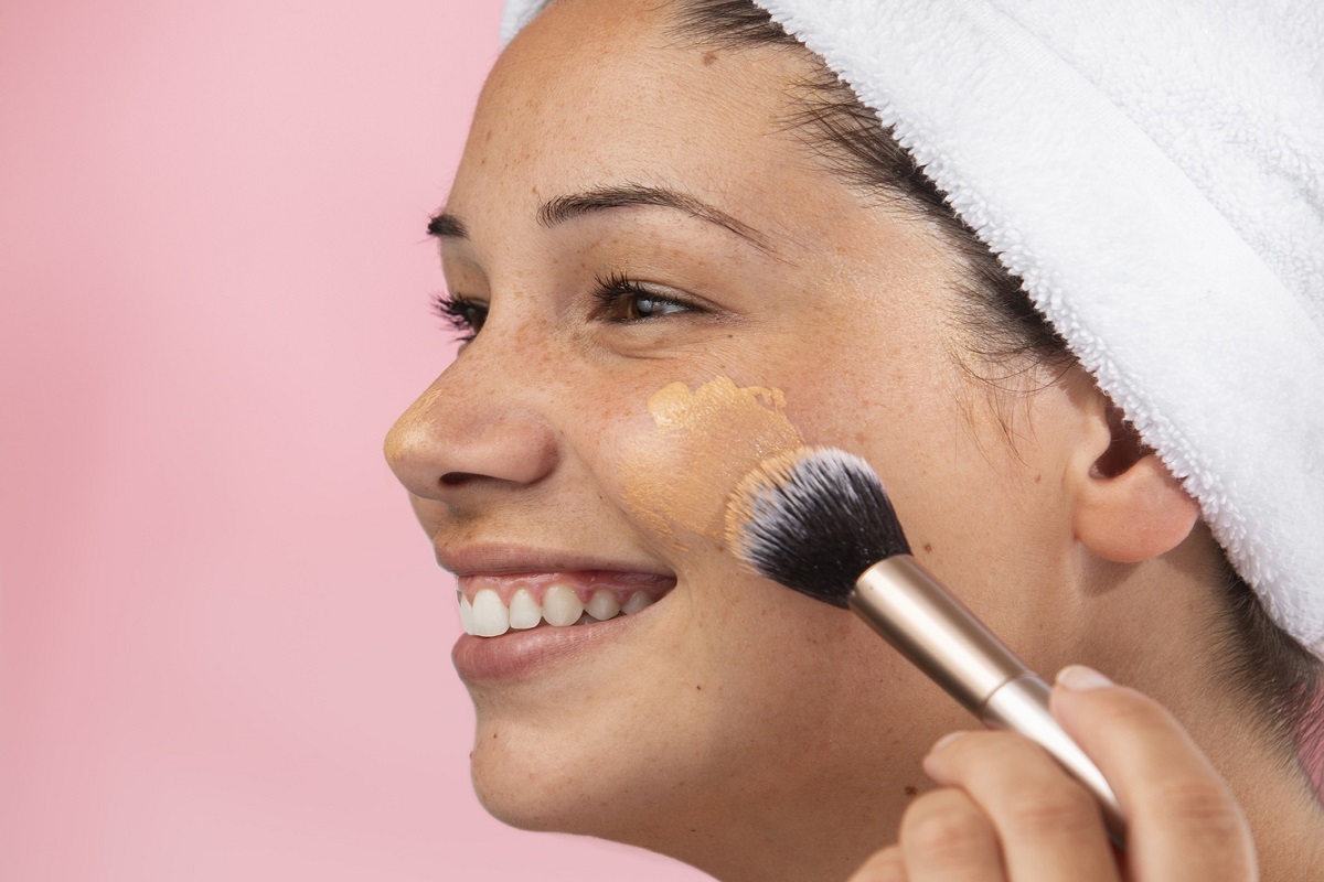 نکات استفاده از کرم‌پودر برای پوست چرب و جوش‌دار