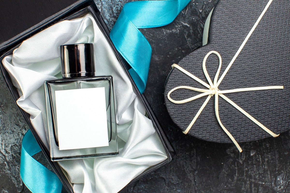 عطر مردانه با رایحهای ماندگار