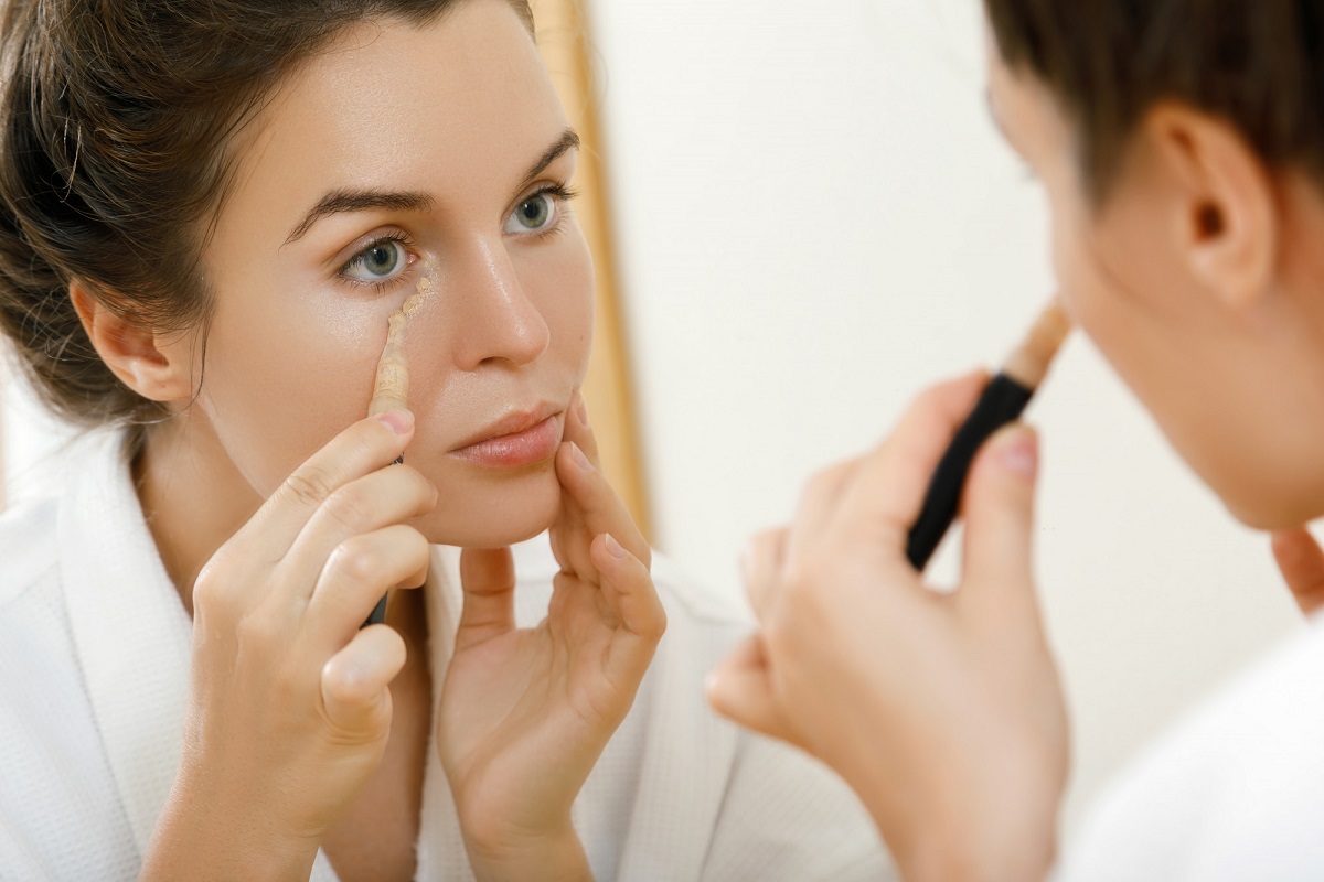 چگونه از کانسیلر برای پوست خشک استفاده کنیم تا بهترین نتیجه را بگیریم؟