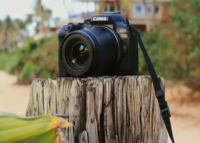 فوکوس کردن دوربین کانن Canon EOS R10 در فیلم‌برداری بهتر از عکس‌برداری آن است.